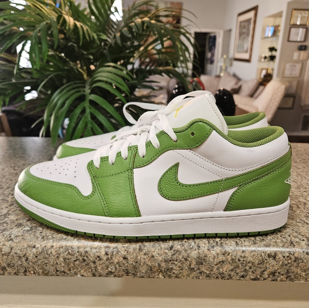 Nike Jordan 1 low chlorofyll